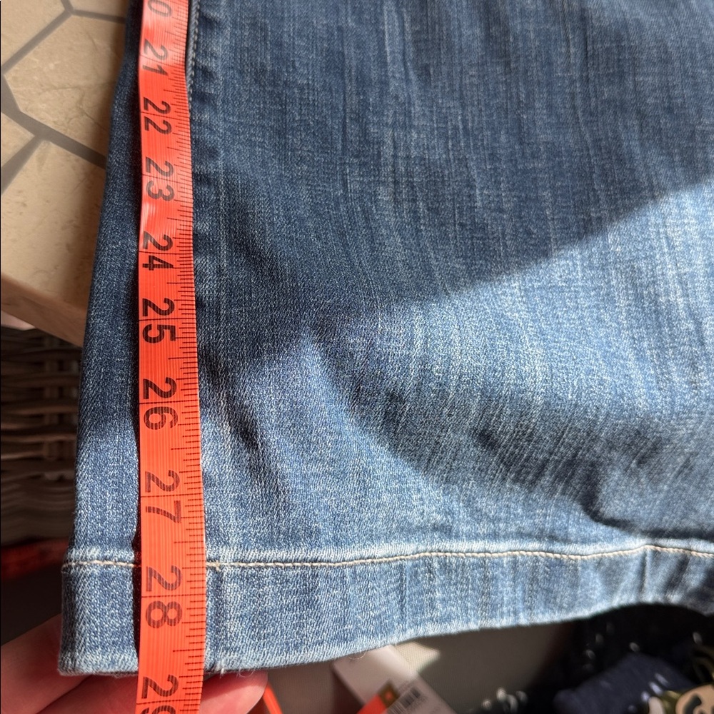 White House Black Market Extra High-Rise Curvey Wide Leg Everyday SOFT Jeans 👖 - Picture 7 of 9
